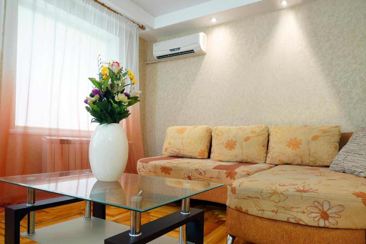 2 Rooms Semi-Luxury Apt On 39-H Nezalezhnoi Ukrаiny Street Next To The City Council Zaporizhia エクステリア 写真